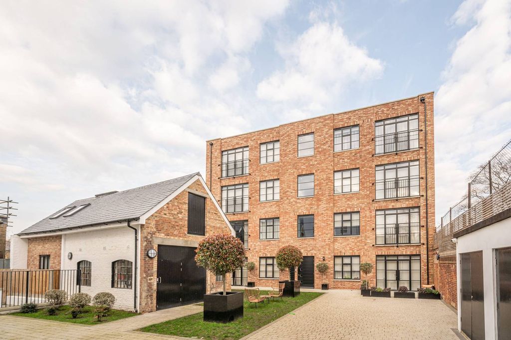 Property photo 1 of 9