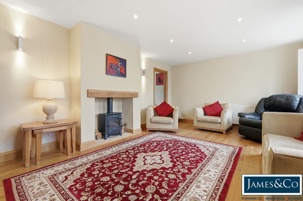 Property photo 2 of 19 1Ashfielde