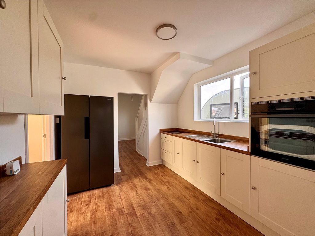 Property photo 2 of 11 Picture No. 13