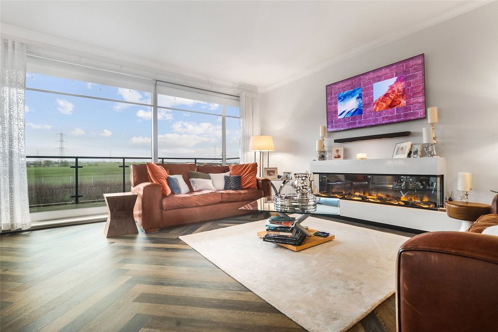 Property photo 2 of 44 Picture No. 35