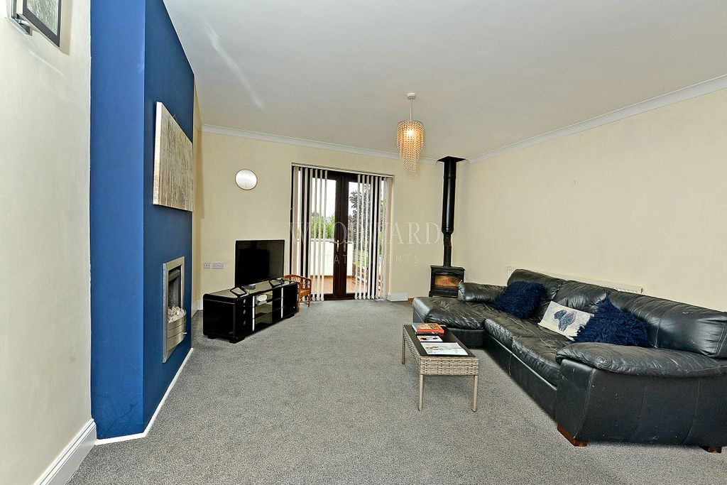 Property photo 2 of 21 Living/Dining Room