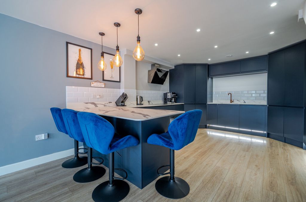 Property photo 2 of 22 1450197-4-69F07cd...