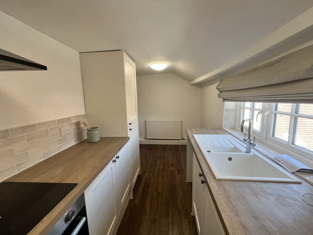 Property photo 3 of 8 Kitchen
