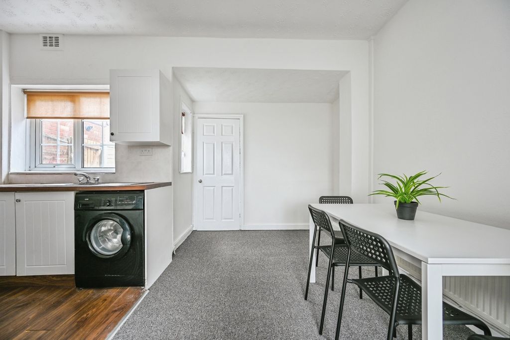 Property photo 2 of 8 Dining Kitchen
