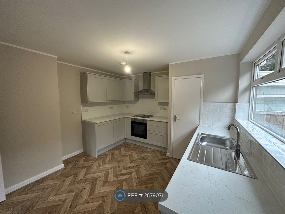 Property photo 3 of 18 Kitchen