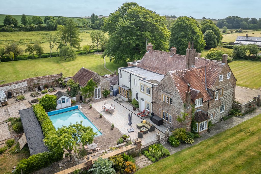 Property photo 3 of 22 Muston Manor