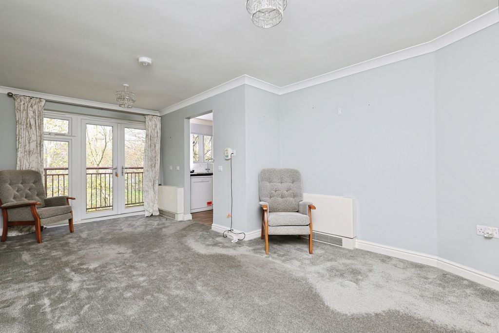 Property photo 2 of 20 Living Room