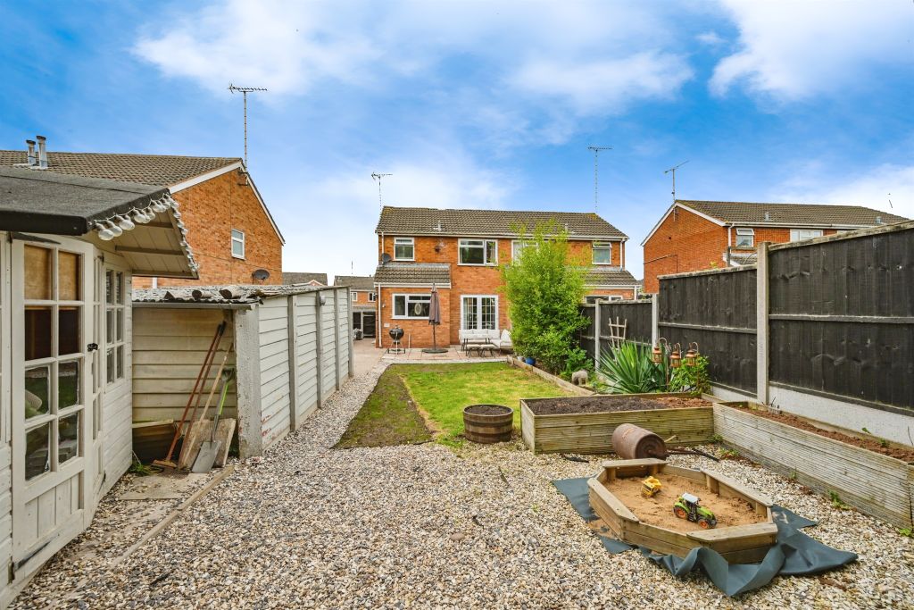 Property photo 2 of 16 Gardens: