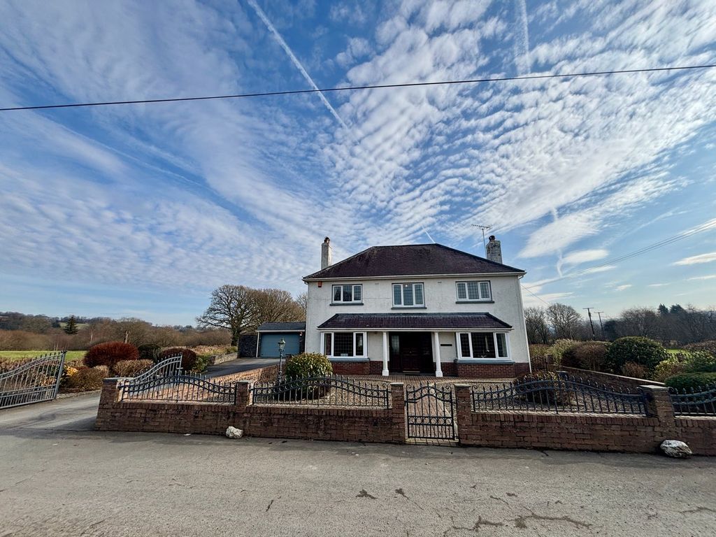 Property photo 2 of 26