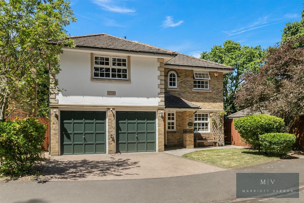 Property photo 1 of 27 Harding Close 7 MV-26.Jpg