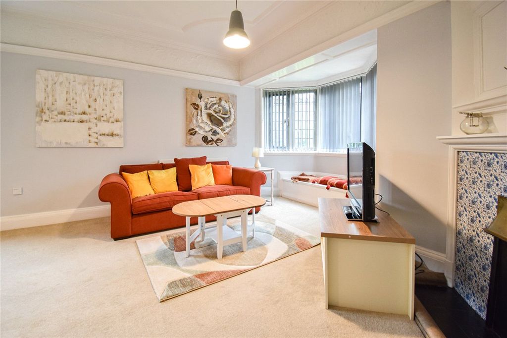 Property photo 2 of 8 Picture No. 12