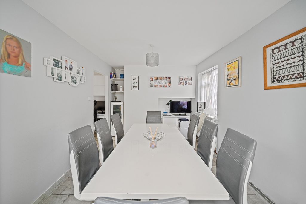 Property photo 3 of 14 4414027