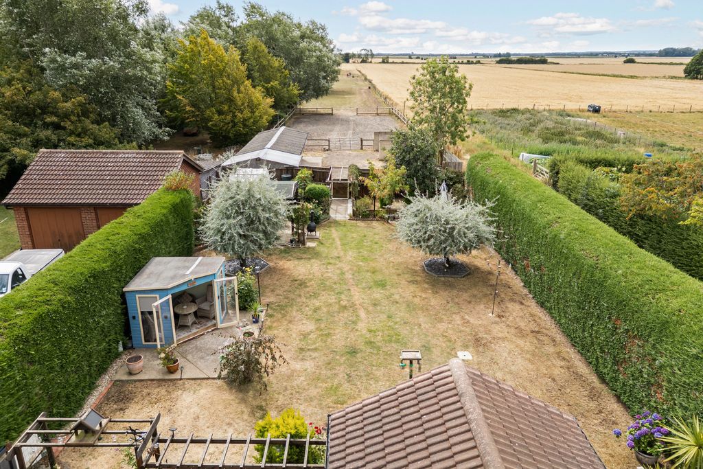 Property photo 2 of 51 112398_9 Osier Holt Saltfleetby (32)