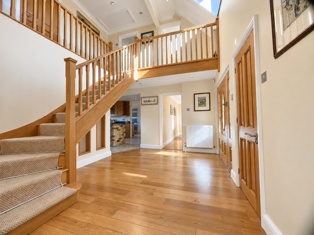Property photo 2 of 31