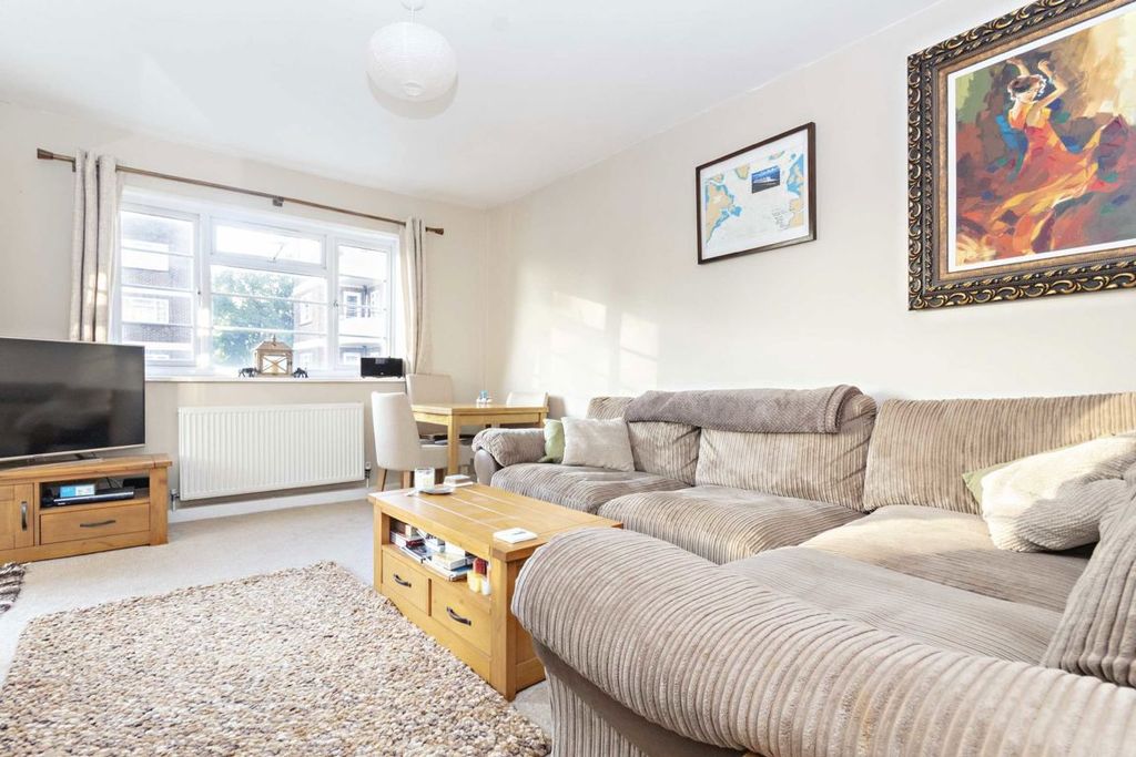 Property photo 2 of 6