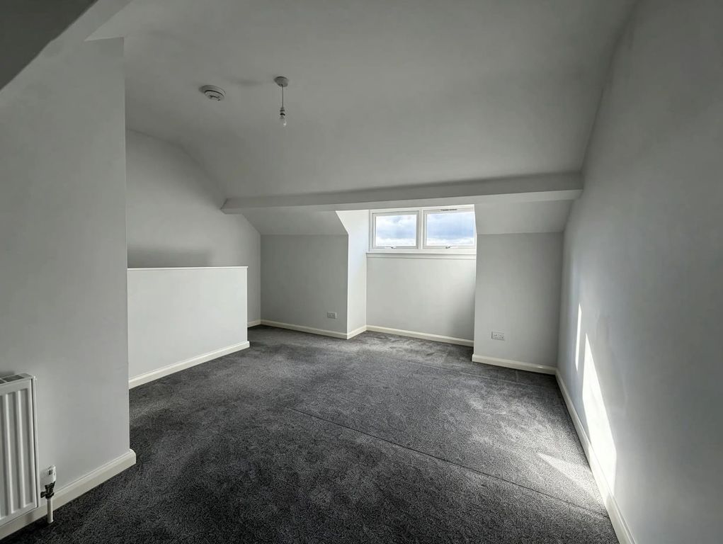 Property photo 3 of 19 Master Bedroom