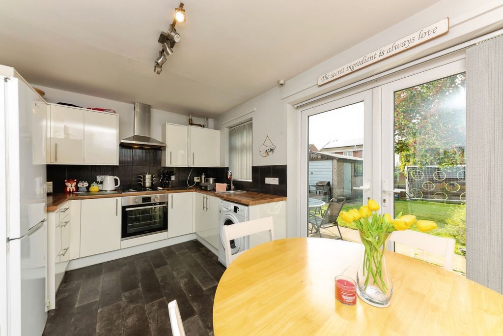 Property photo 3 of 14 Kitchen