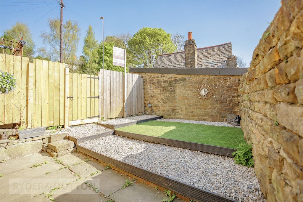 Property photo 2 of 17 Garden