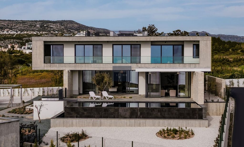 Property photo 2 of 40