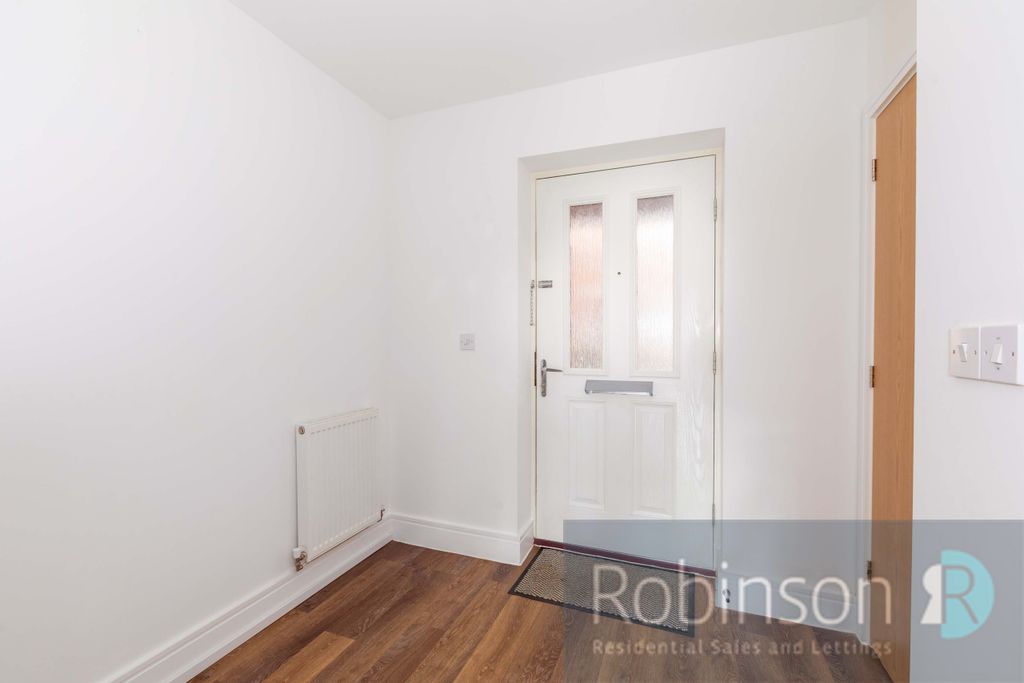 Property photo 3 of 23 8 Vicarage Mews-8