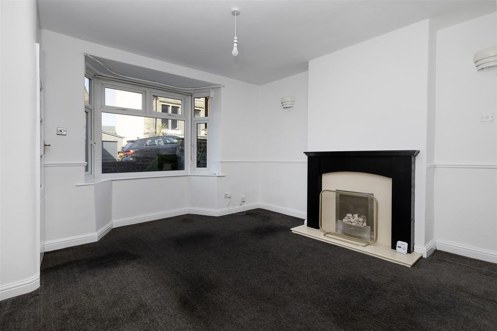 Property photo 2 of 20 Living Room