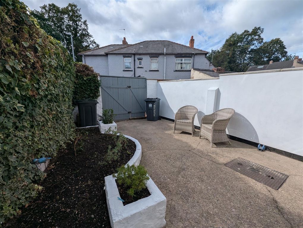 Property photo 2 of 11 Externally