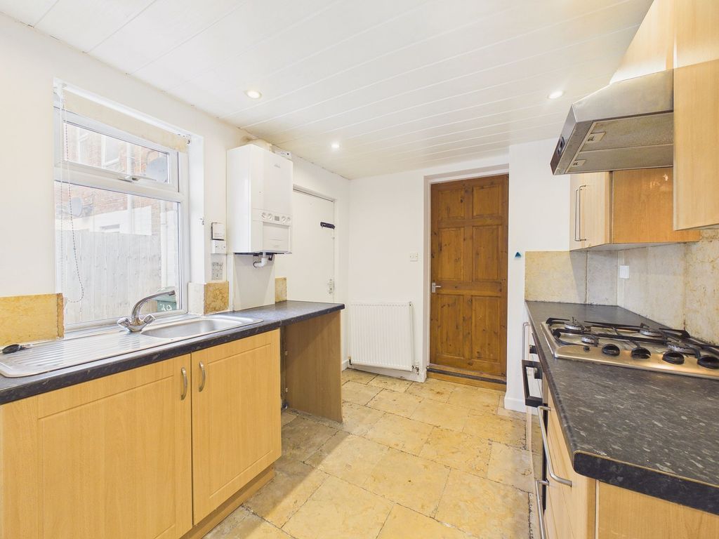 Property photo 3 of 10 Kitchen