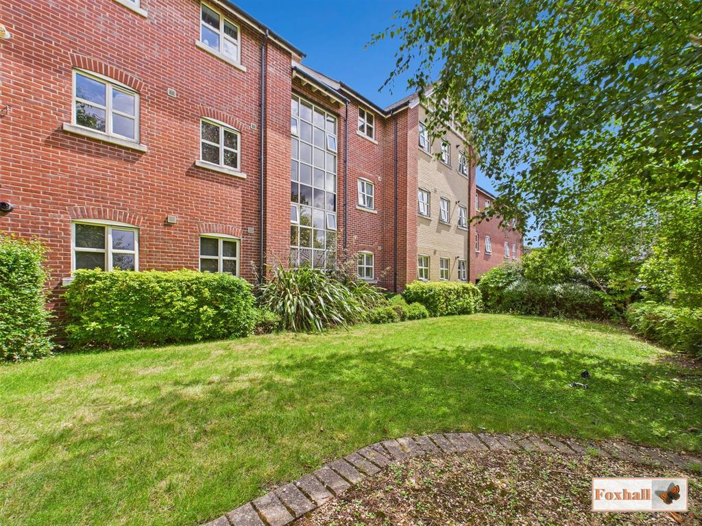 Property photo 1 of 19 Communal Area