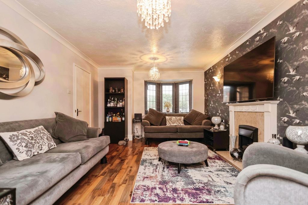 Property photo 2 of 17 Photo