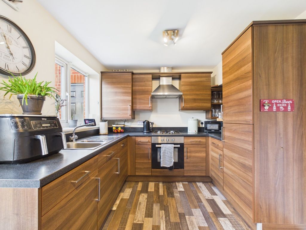 Property photo 3 of 13 4982515