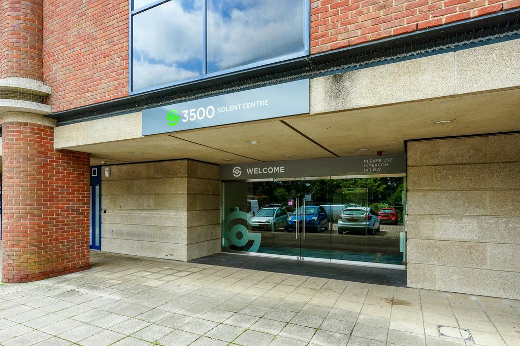 Property photo 2 of 10 Solent Centre Edited20.Jpg