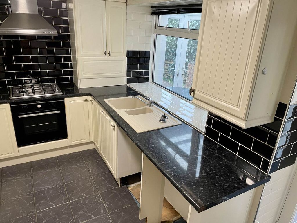 Property photo 2 of 20 77 Dill Kitchen 2