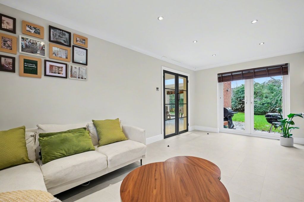 Property photo 3 of 20