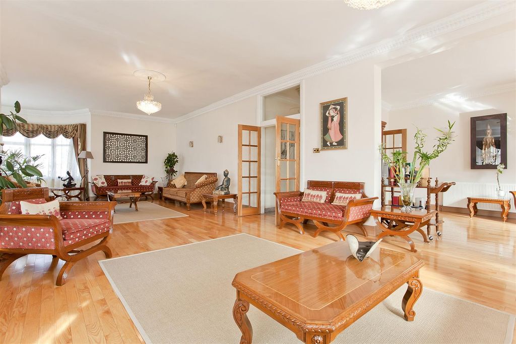 Property photo 3 of 23 Mmwh_128 Old Park Ridings_N21_277.Jpg