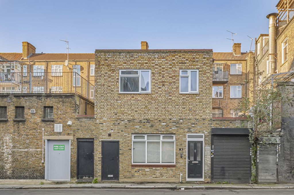 Property photo 2 of 17 Front (Exterior)