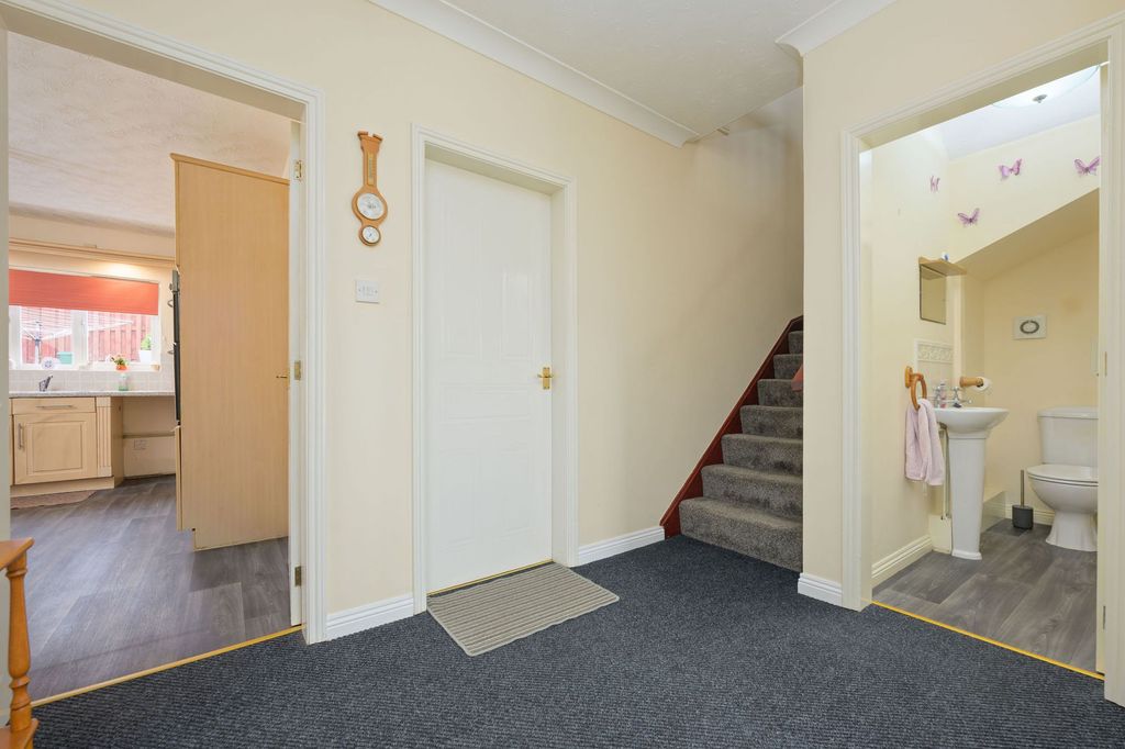 Property photo 2 of 34