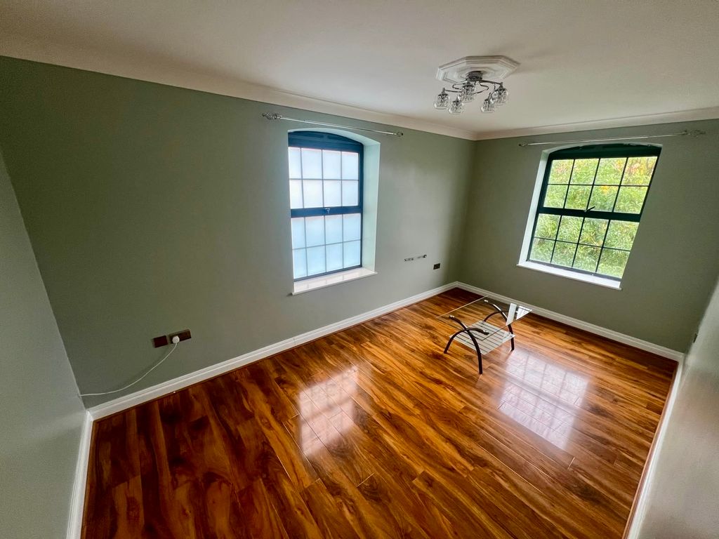 Property photo 3 of 10 Image