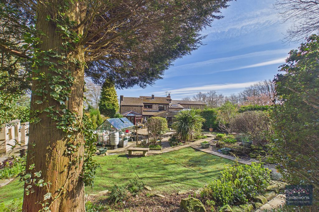 Property photo 3 of 54 Photo 44