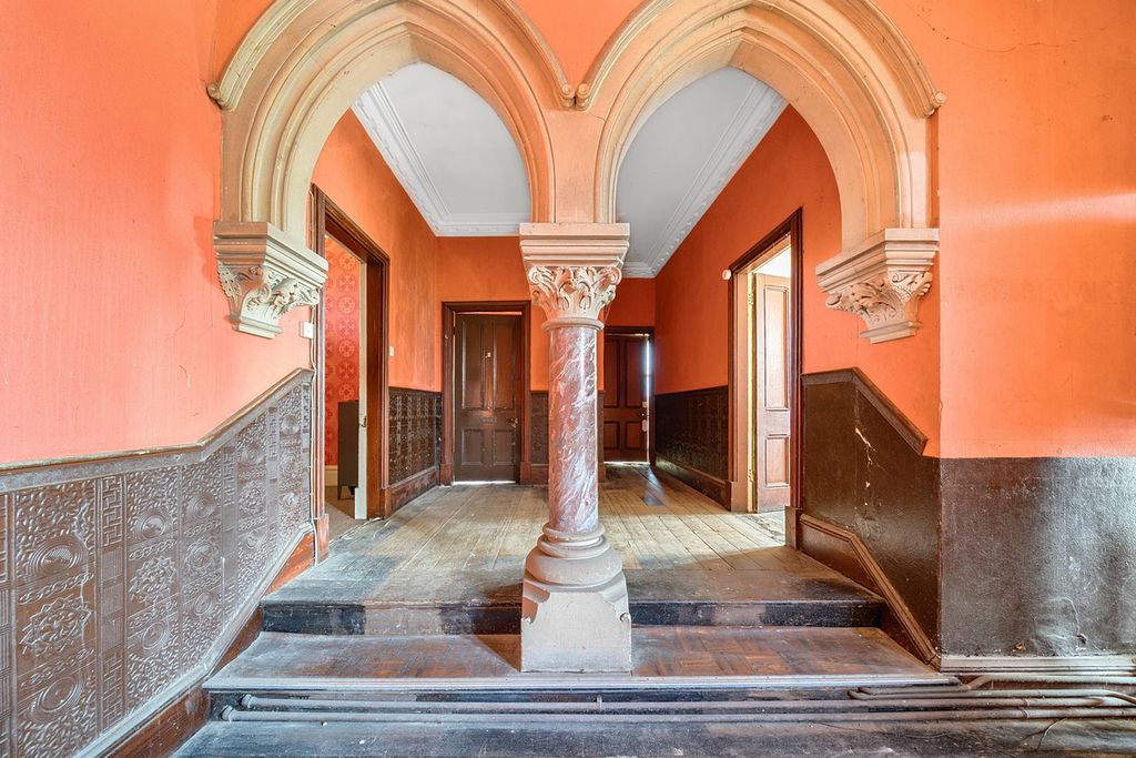 Property photo 2 of 24