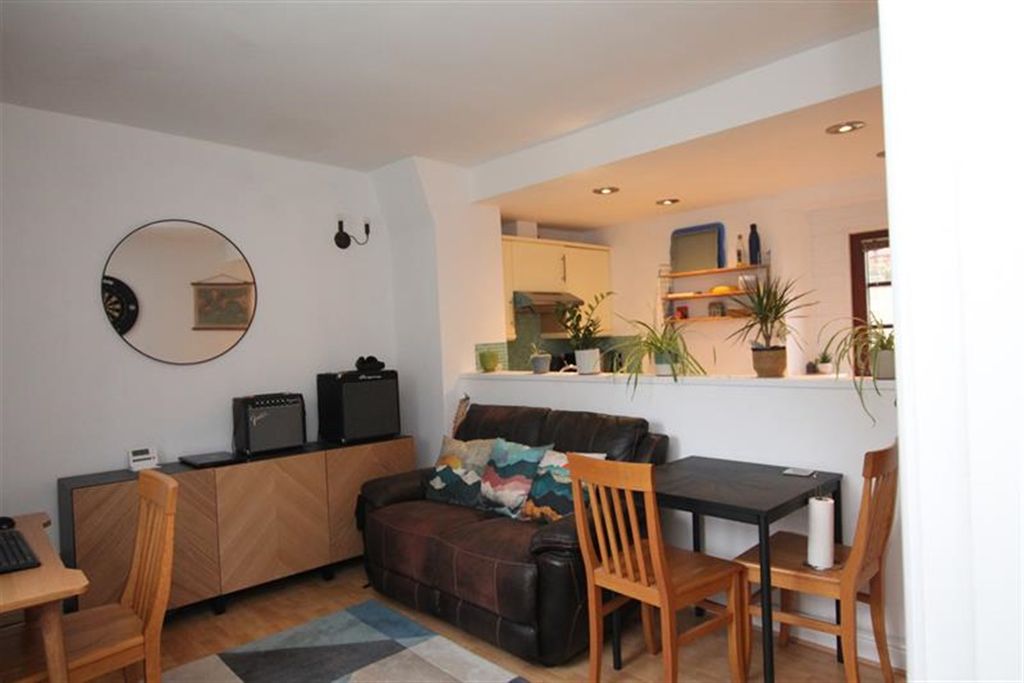 Property photo 3 of 21 Lounge