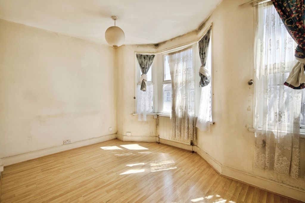 Property photo 2 of 8 Pbox-Img.Jpg