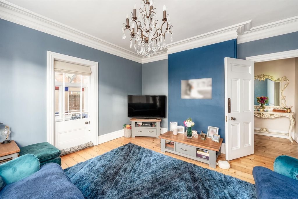 Additional image 6 of 6 bed semi-detached house for saleEast Ham Road, Littlehampton BN17