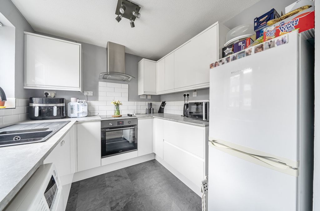 Property photo 2 of 12 1435091569Ca7E76B63d1