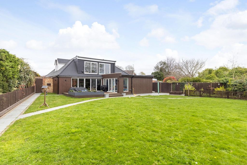 Property photo 1 of 23