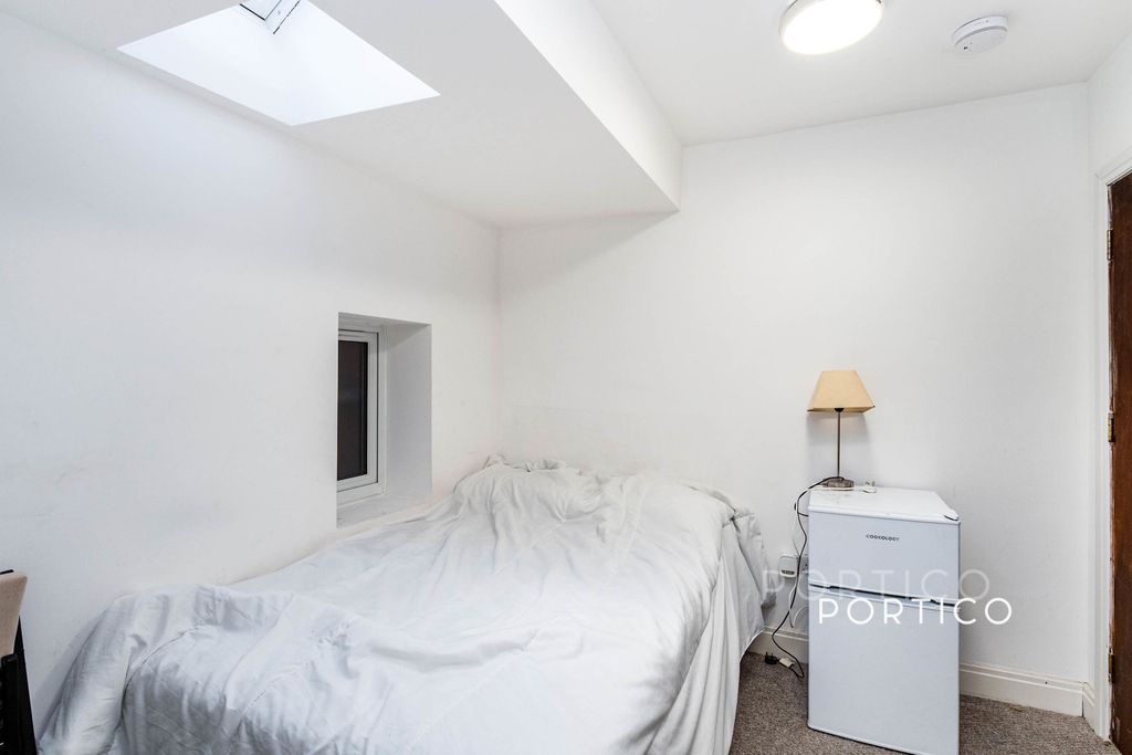 Property photo 3 of 18 Pbox-Img.Jpg