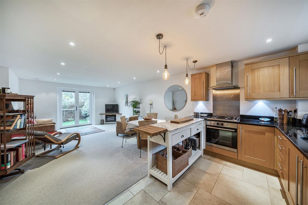 Property photo 2 of 15 1400320-18-6972240758F54.Jpg