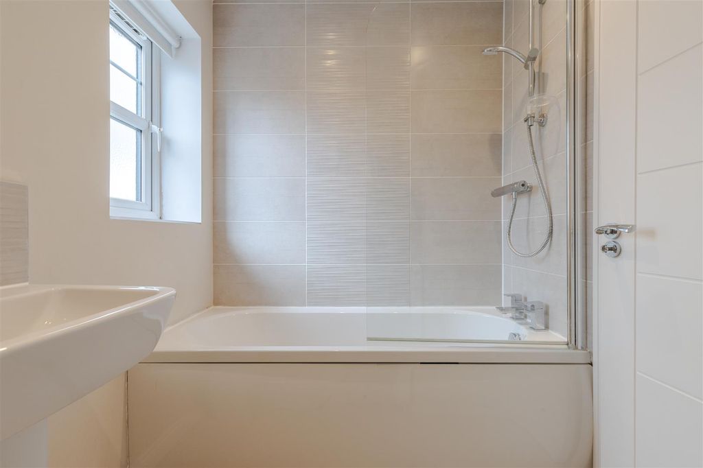 Property photo 3 of 15 Bathroom