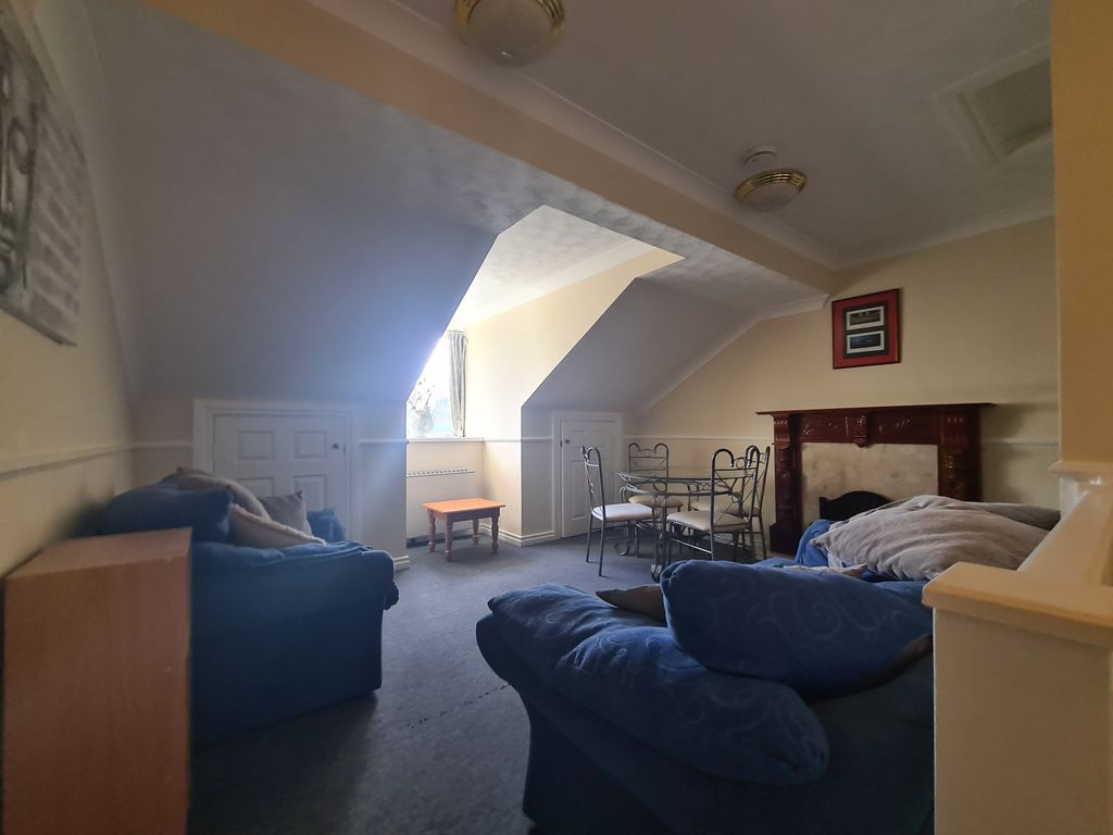 Property photo 3 of 7 Lounge