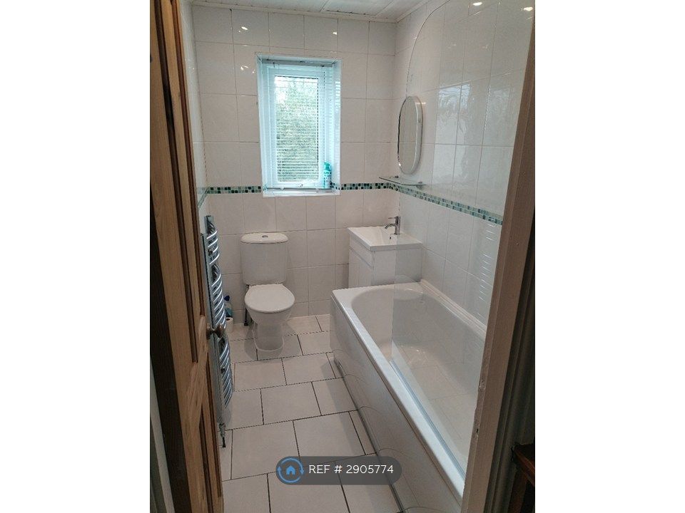Property photo 3 of 13 Bathroomn