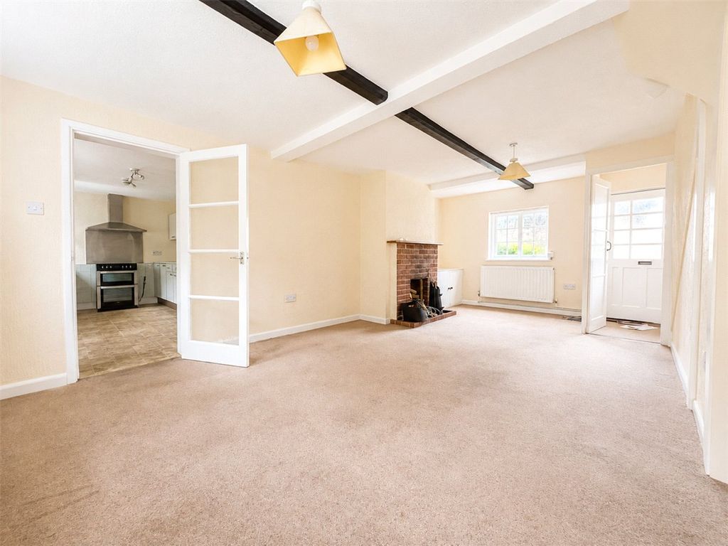 Property photo 2 of 11 Picture No. 28